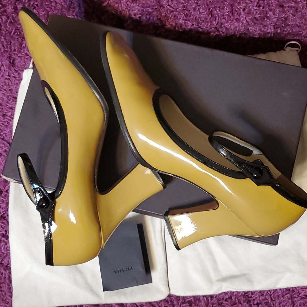 Prada Ladies Shoes - Picture 13 of 16